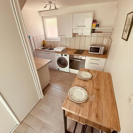 La Retraite Paisible : Maisonnette Secrete A - 267 Apartment